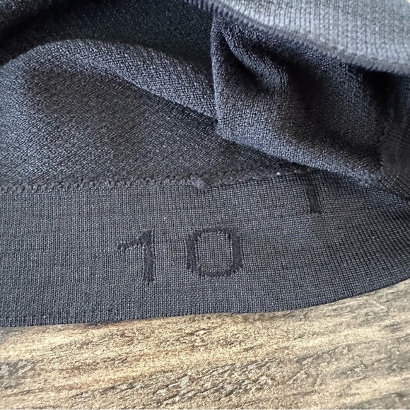 Lululemon Size 10 Run Swiftly Tech Short sleeve Top Shirt Longer length Black - Picture 2 of 5